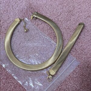 Luxurious Gold Necklace and Bracelet Set